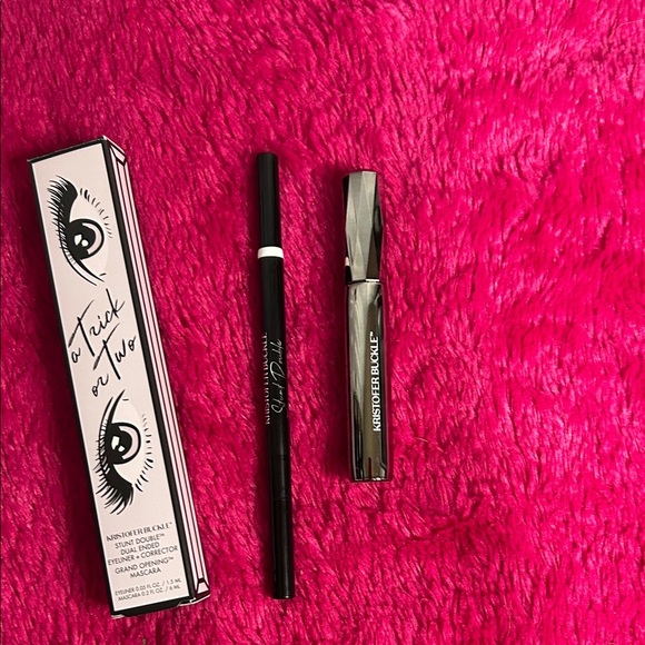 Black Mascara and eyeliner - Picture 3 of 5